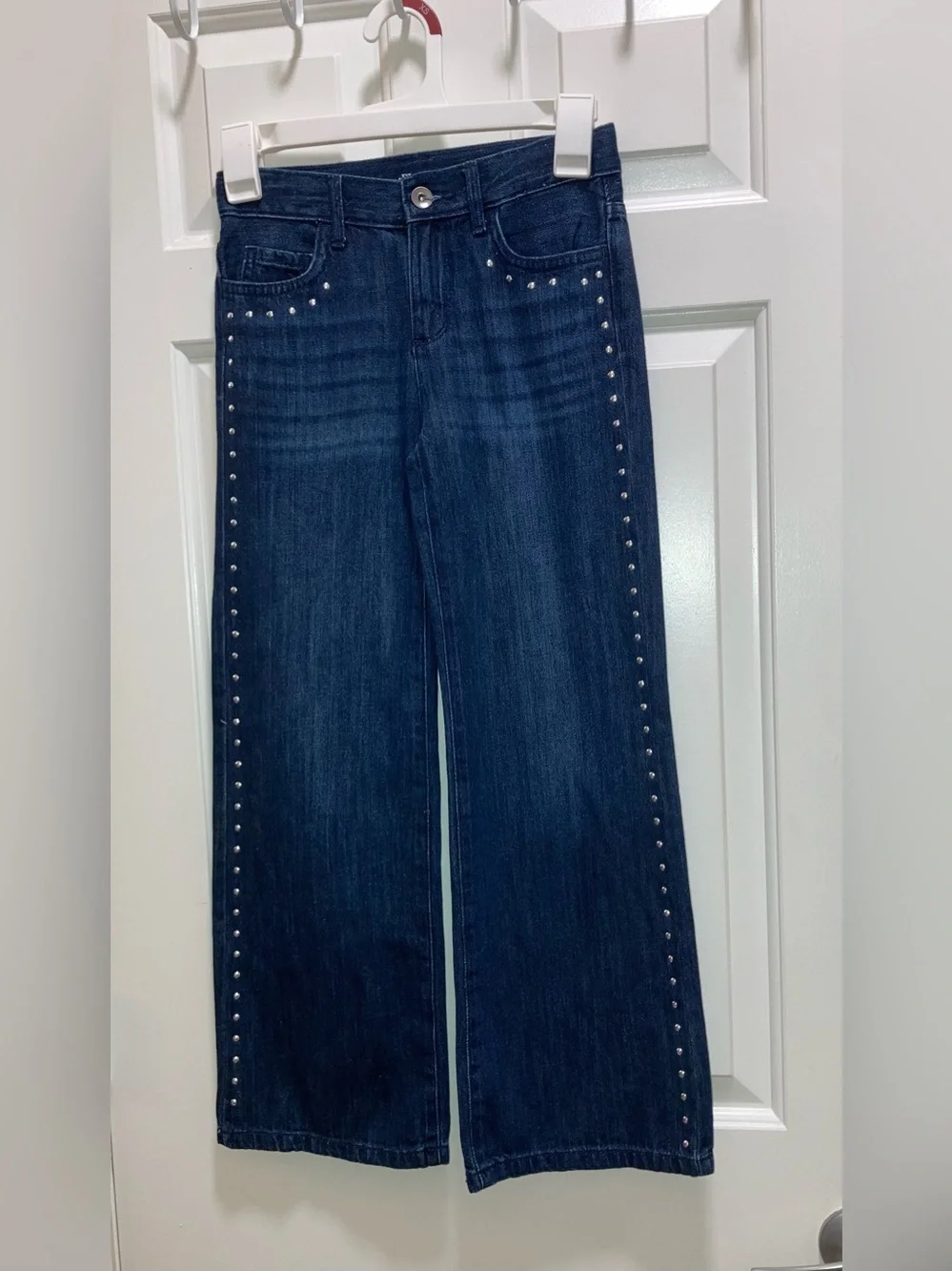 The Children's Place girls' wide-leg jeans featuring silver stud Size 8